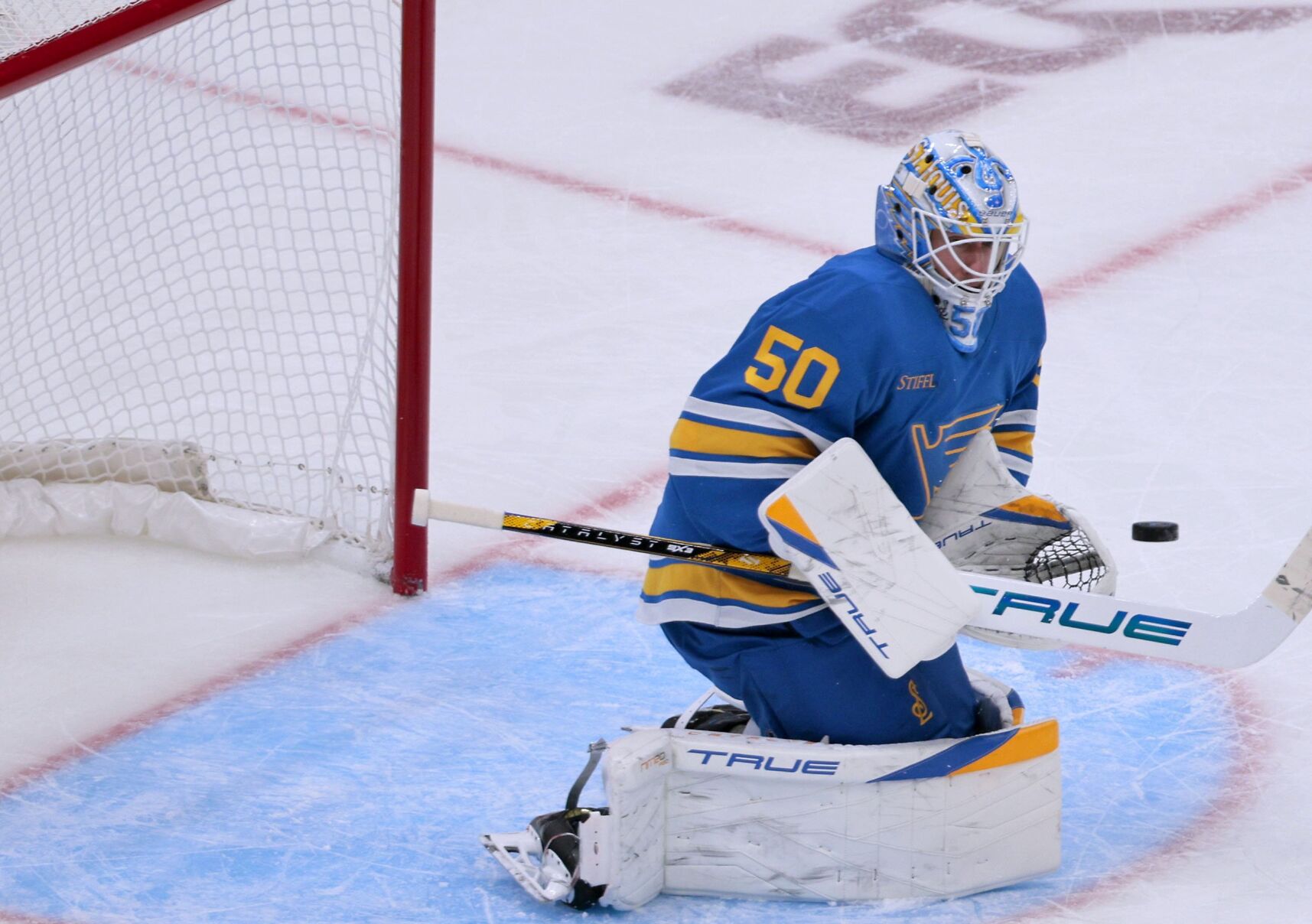 Blues host the Mammoth